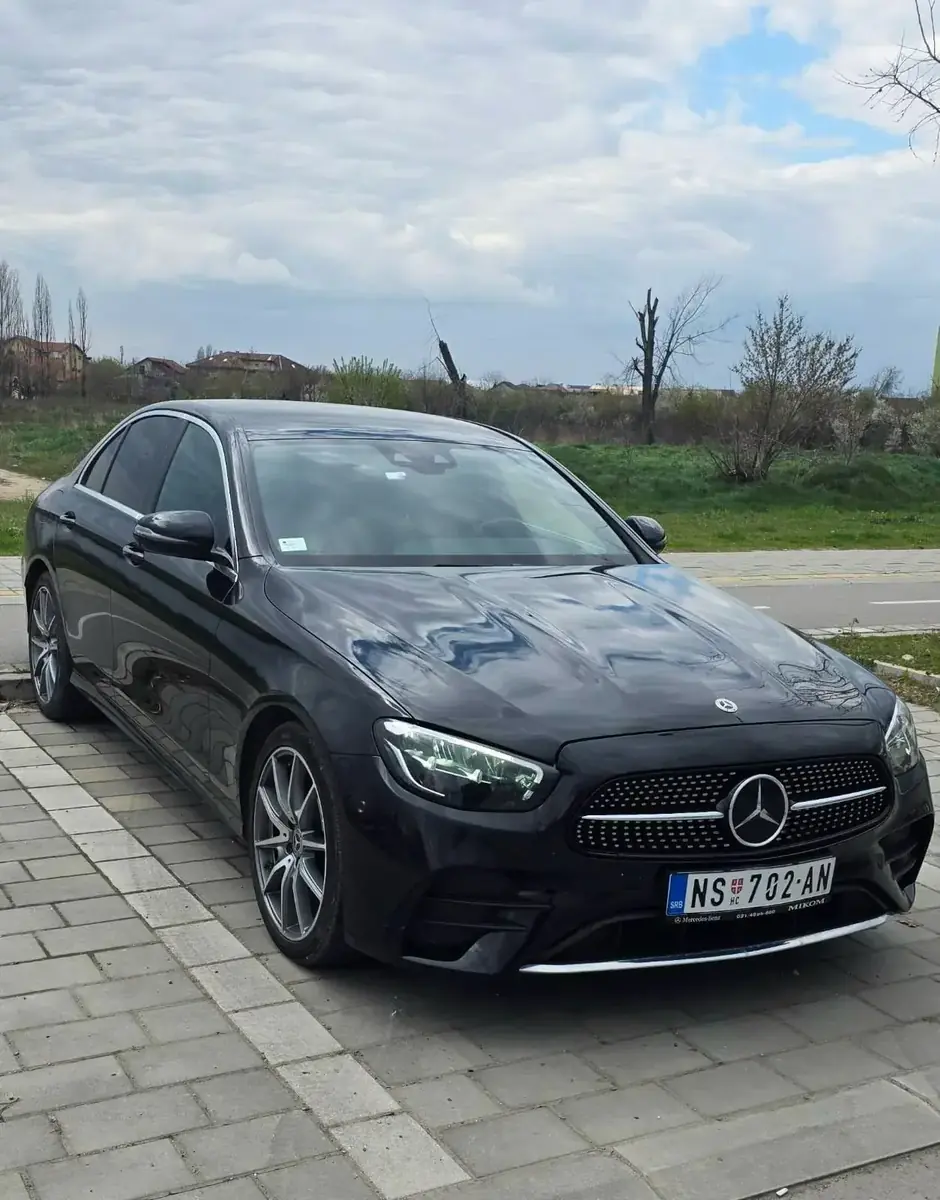 Mercedes E 220 d 4Matic prednji ugao